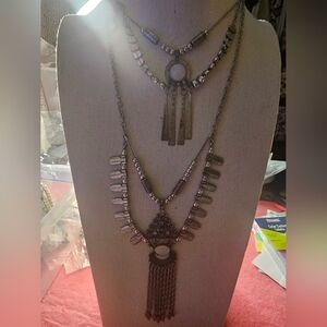 NWOT FREE PEOPLE LAYERED NECKLACE .. SILVER TONE